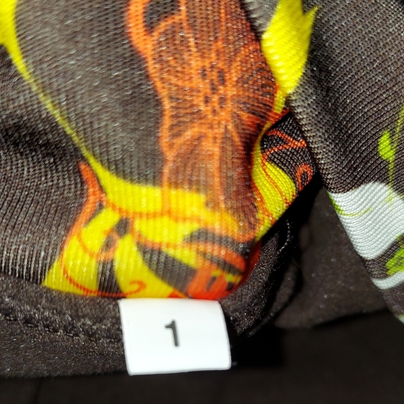 Womans Original Running Skirt w/ Capri Tights / Leggings in a size 1 (4-6) - Picture 8 of 9